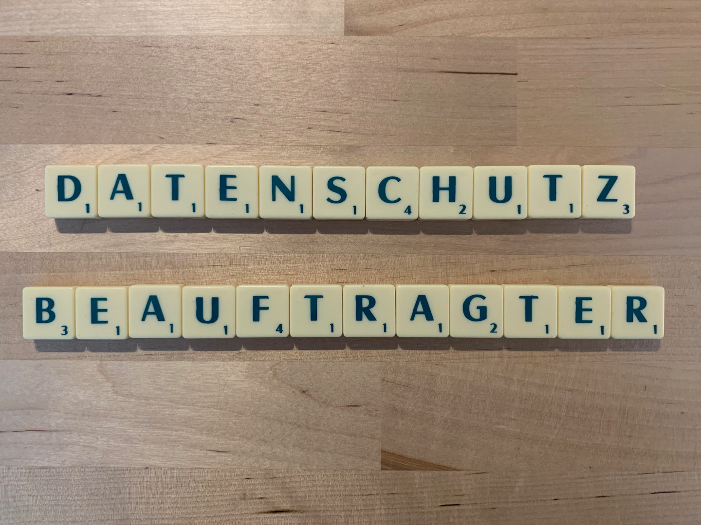 Wort Datenschutzbeauftragter, mit Scrabblesteinen gelegt